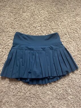 Gold Hinge Pleated Tennis Skirt in Navy |  Size Small